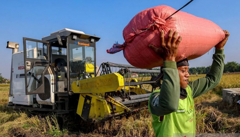 Indonesia Enhances Oversight of Government Farm Equipment Aid