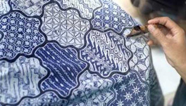 Indonesia Sets a 2023 Export Goal of IDR 1.5 Trillion for Batik