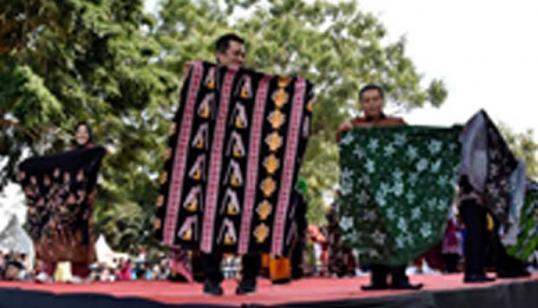Promoting Unique Wonosobo Batik Designs by Local SMEs to the International Market