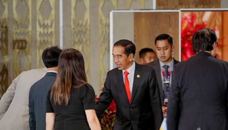 President Jokowi Calls for Business Collaboration to Establish ASEAN as Economic Growth Center