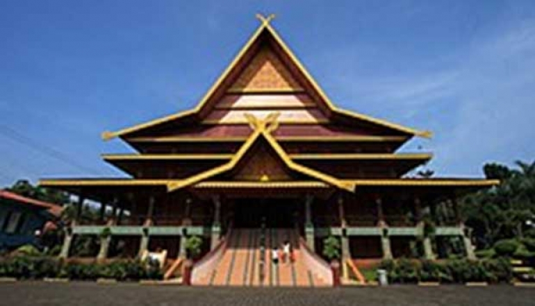 Riau's Economic Growth Soars with Improved Quality